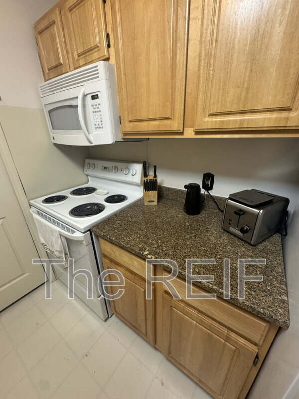 Building Photo - 15240 Silver Pkwy