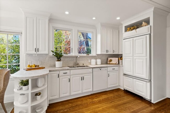 Building Photo - 105 Pepper Ave