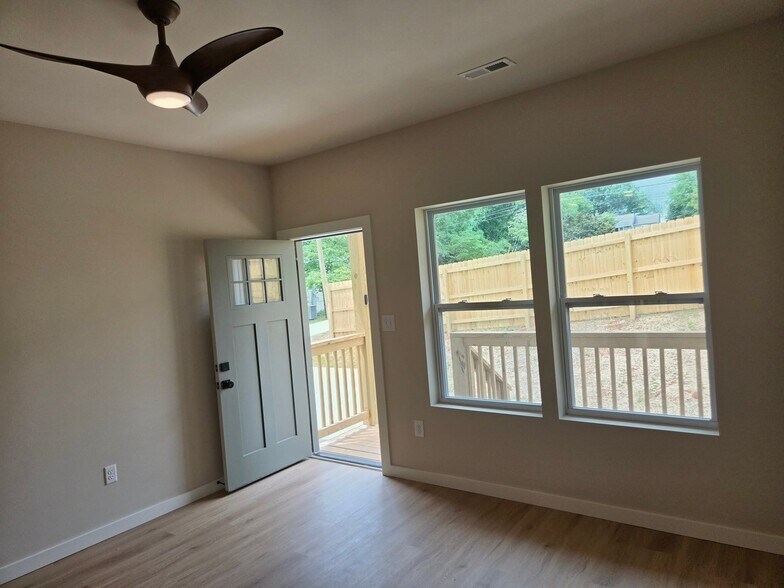 Building Photo - 5724 Wallwood Rd