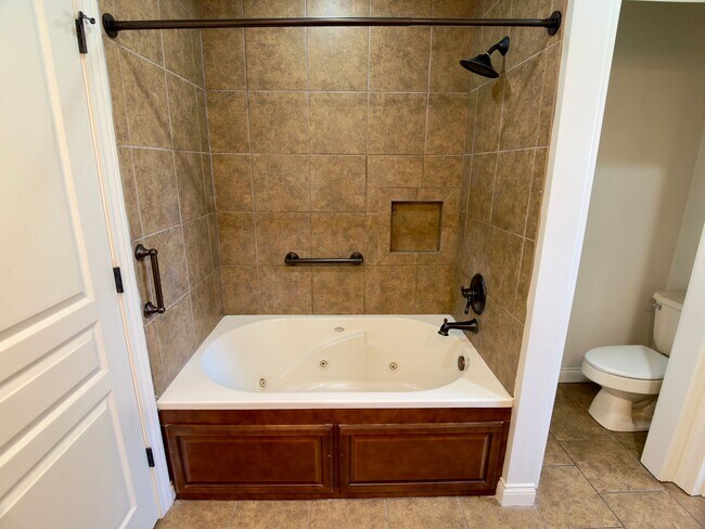 Building Photo - 6023 Beaver Run Ln