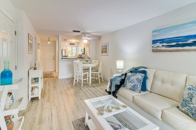 Building Photo - 9860 Leeward Ave