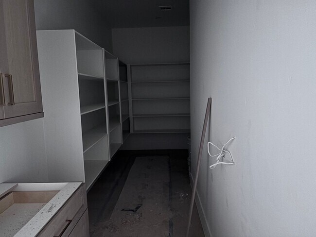 Building Photo - Huge Single Story with Pool and RV Garage