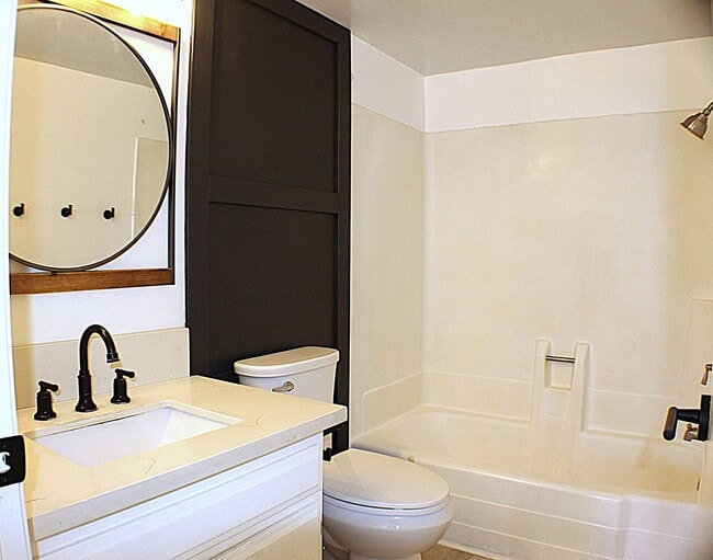 Building Photo - 1 bedroom Meadow Lane Condo available for ...