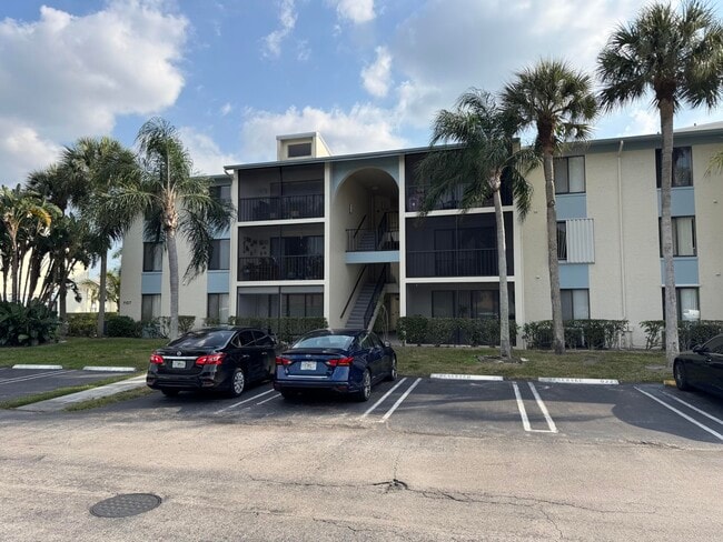 Building Photo - 1107 Green Pine Blvd