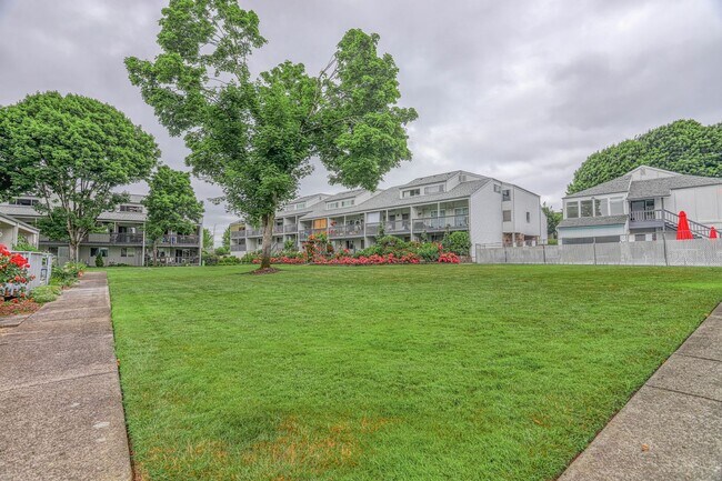 Building Photo - 310 NE 85th St