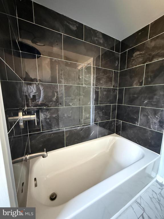 Building Photo - 333 W Buck St