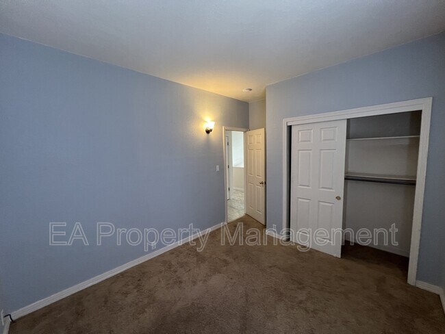 Building Photo - 4009 Pasaje Pl NW