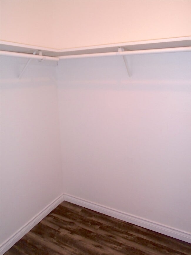 Building Photo - 1002 Apache Dr