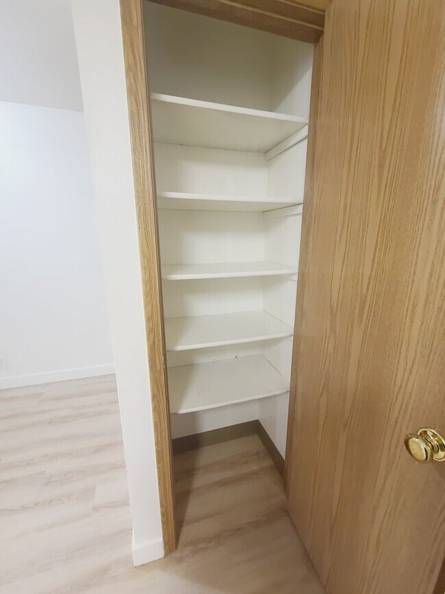 Building Photo - Beautiful 3 bed 2 bath Townhome in Boise!