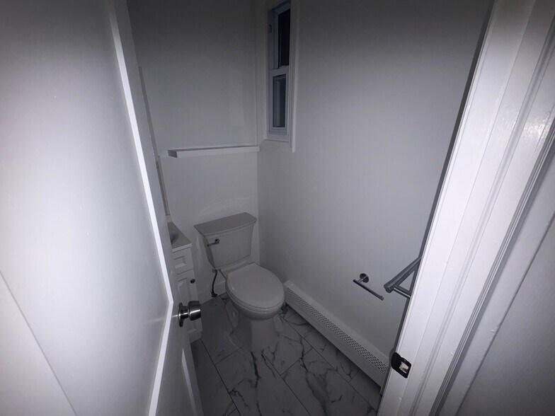 Building Photo - 702-704-704 Fifth Ave