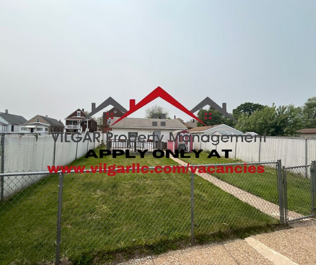 Building Photo - 2426 Schrage Ave