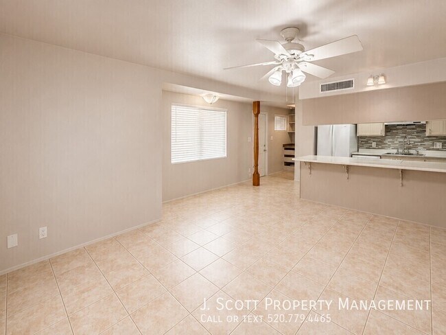 Building Photo - 6522 E Palm Ln