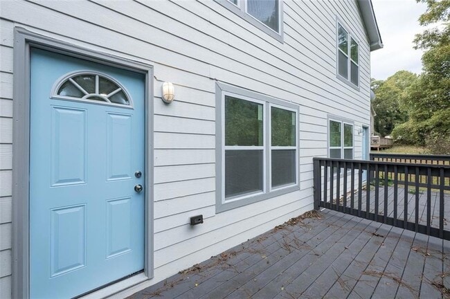 Building Photo - 2027 Lois Pl NW