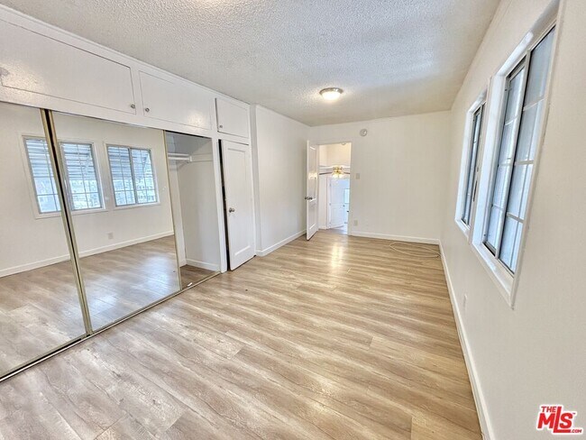 Building Photo - 288 S Coronado St