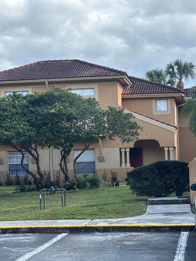 Building Photo - 4831 Via Palm Lakes