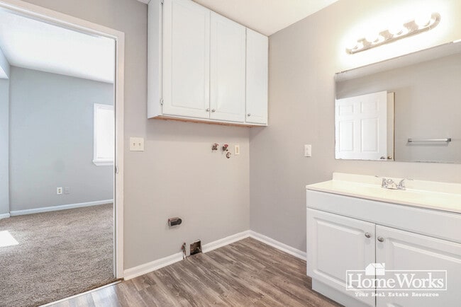 Building Photo - Cozy One-Story Home with 2 Bedrooms in River Park