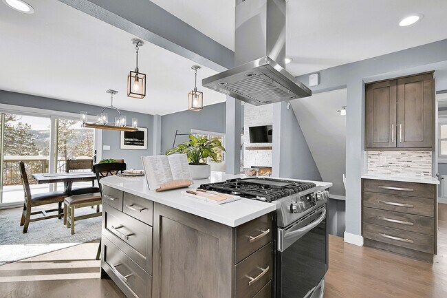 Building Photo - 28585 Evergreen Manor Dr