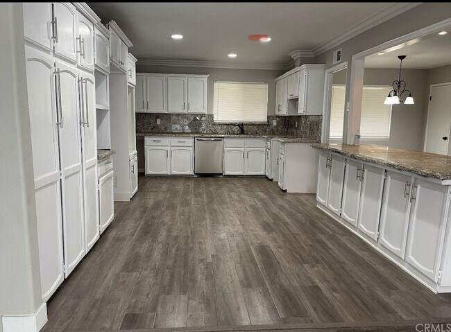 Building Photo - 2395 N Waterberry St