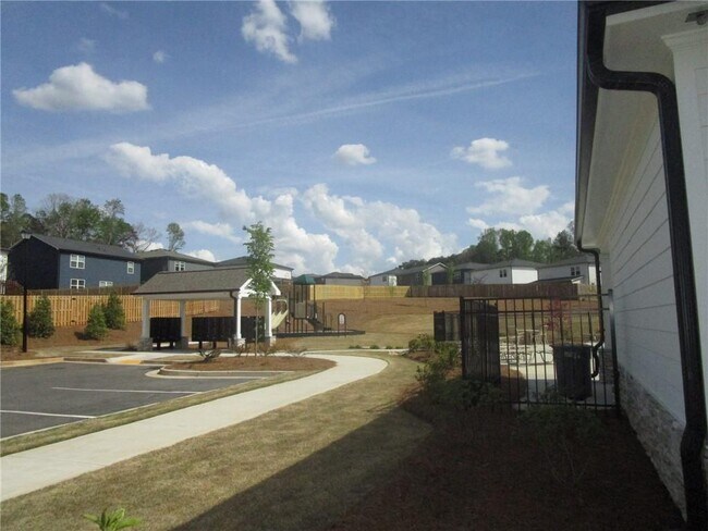 Building Photo - 5169 Un Hts Wy