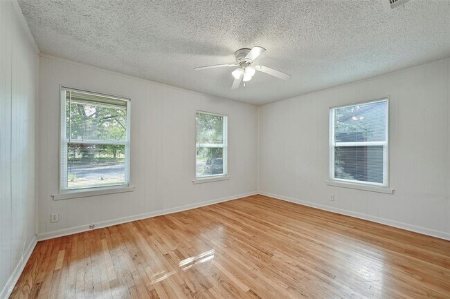 Building Photo - 2200 Rountree Dr