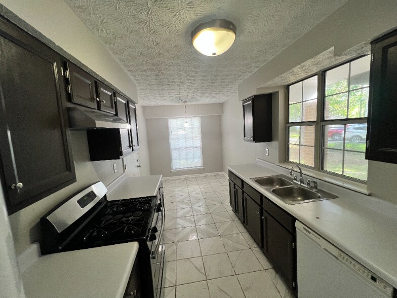 Building Photo - 324 Blue Heron Dr
