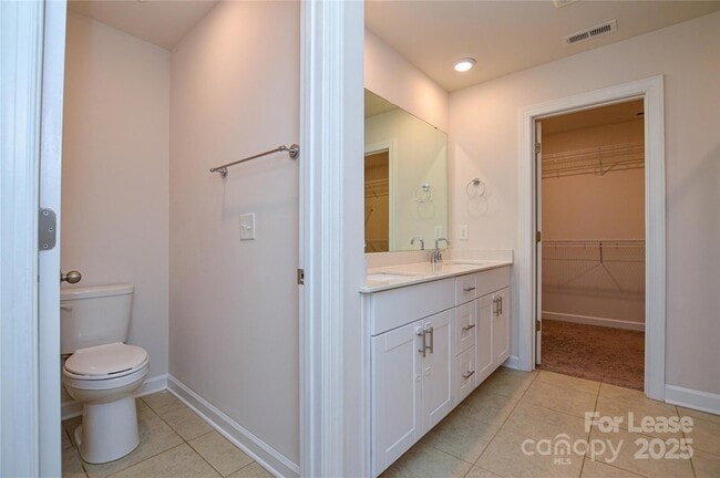 Building Photo - 3215 Lisburn St