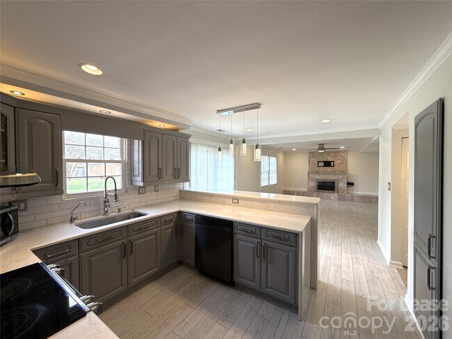 Building Photo - 7318 Connan Ln