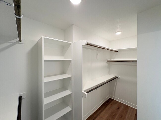 Building Photo - Single Level 3 Bed, 2 Bath, 1 Car Garage Duplex in Northern Kansas City w/ the FIRST TWO MONTHS FREE