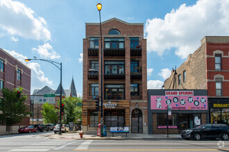 Building Photo - 1701 W Chicago Ave