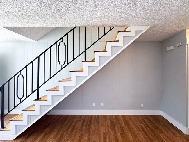 Building Photo - 519 Cinderella Loop