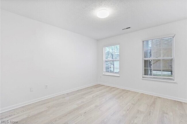 Building Photo - 14929 Lenox Dr