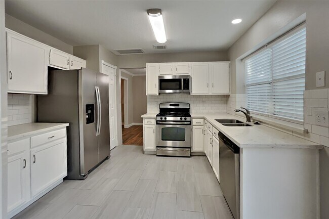 Building Photo - 9211 Wandsworth Dr