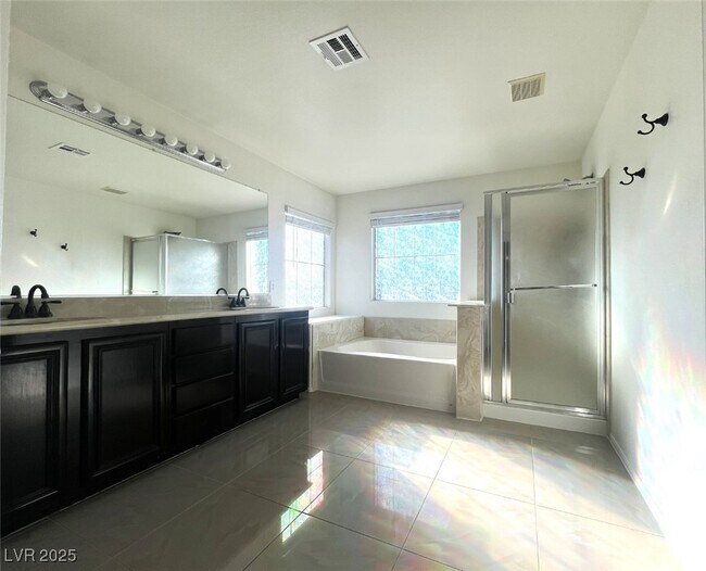 Building Photo - 6316 Silver Edge St