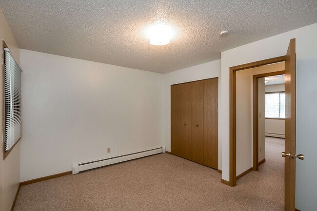 Building Photo - 625 S Clinton St