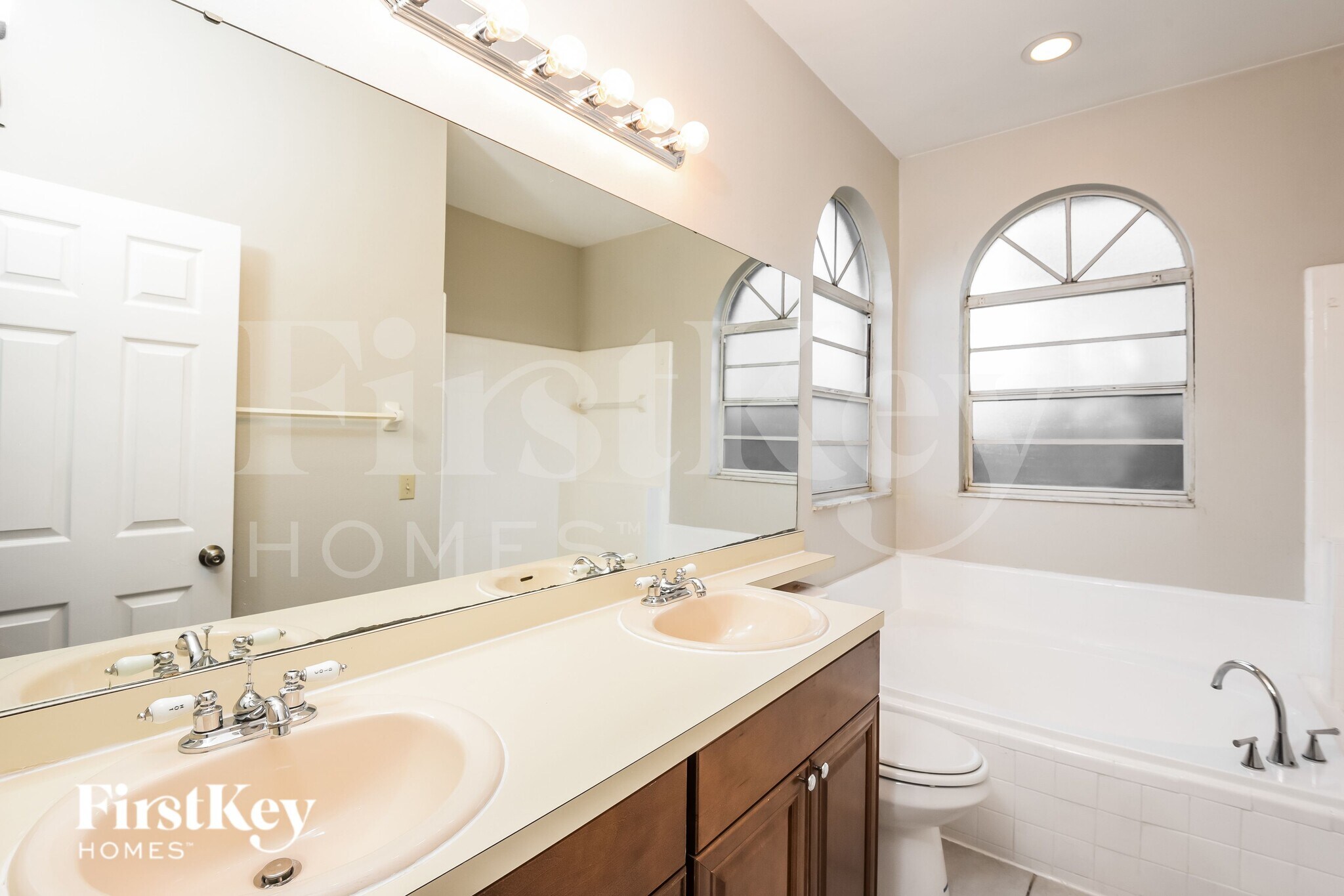 Building Photo - 1047 Whittier Cir