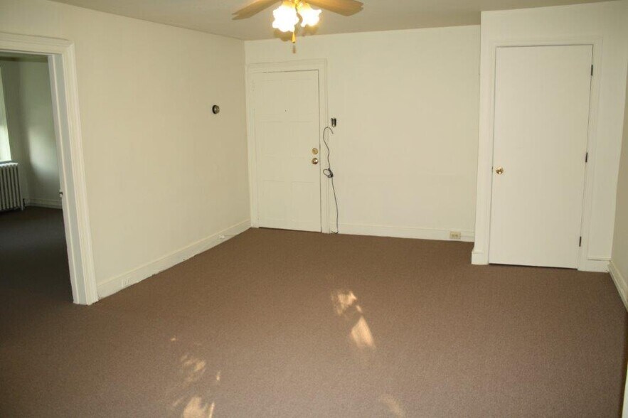 Building Photo - 716 W Main St