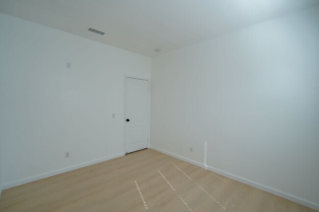 Building Photo - Beautiful 3 Bed / 2 Bath Moreno Valley Home with Garage
