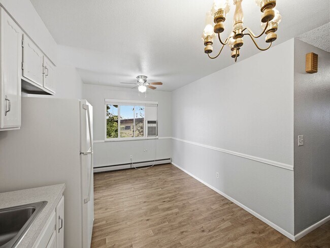 Building Photo - 1428 W 25th St