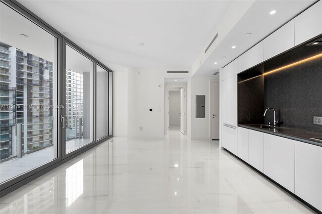 Building Photo - 300 Biscayne Blvd Way