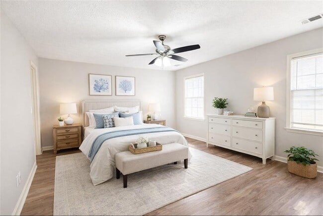 Building Photo - 1960 McEachern Manor Dr