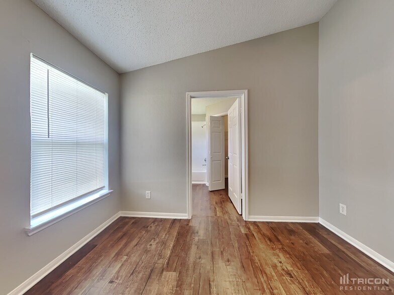 Building Photo - 3263 Jorns St