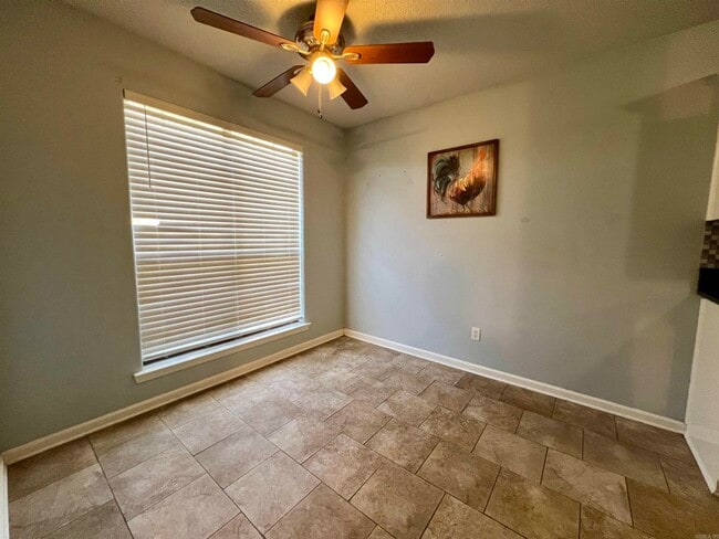 Building Photo - 16 Tacoma Dr