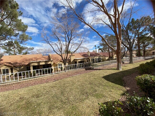 Building Photo - 9012 Starmount Dr