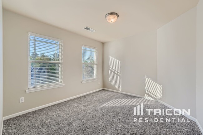 Building Photo - 4050 Tarnwood Pl