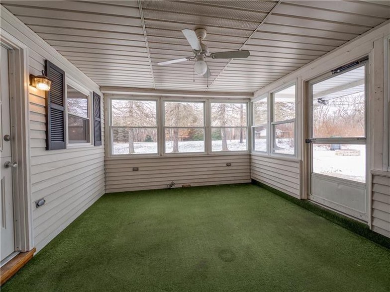 3 season room - 3350 Gibsonia Rd