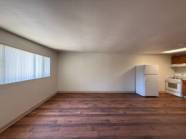 Building Photo - 124 E Sunset Ave