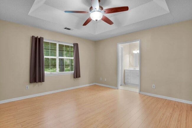 Building Photo - 8 N Nicholson Cir