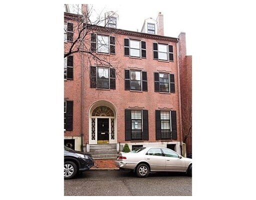 Building Photo - 14 Chestnut St