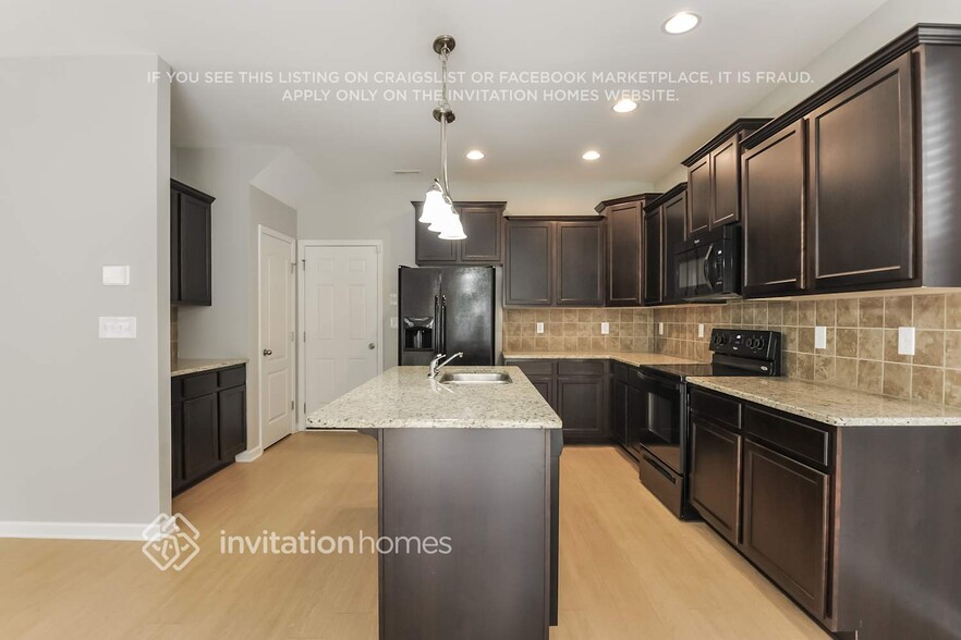 Building Photo - 203 Verrazano Pl