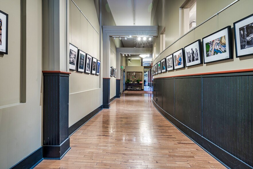 Building Photo - 418 S Gay St